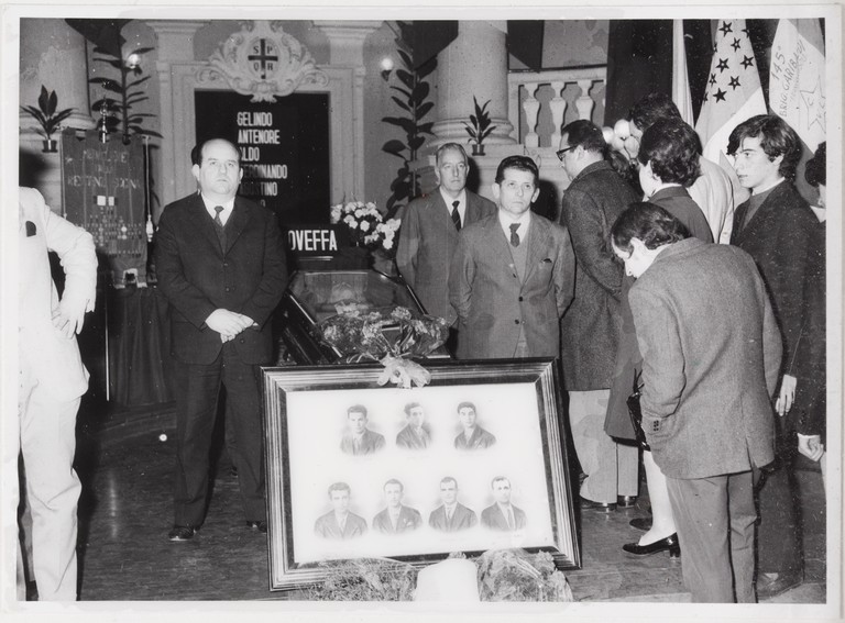 Gattatico-Reggio Emilia, 27-30 marzo 1970, Funerali di Alcide Cervi, camera ardente di Alcide nella Sala del Tricolore di Reggio Emilia, picchetto d'onore